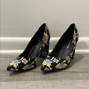Floral Black Pumps